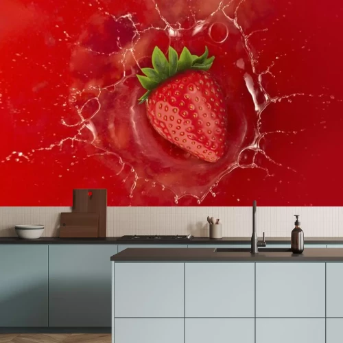 Sticker Erdbeere fällt in einen roten Saft