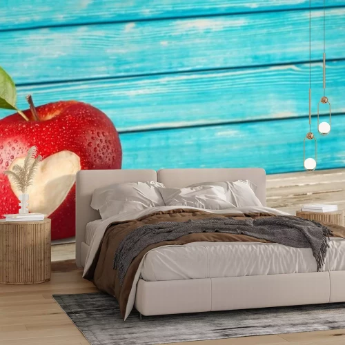 Sticker Roter Apfel mit Herz auf einem Tisch