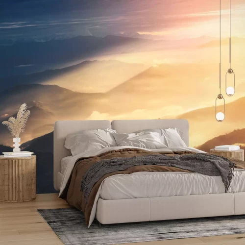 Sticker Wenn eine Nacht ein Tag wird. Schöne Hügel hell beleuchtet während der Sonnenaufgang.