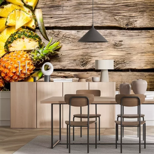 Sticker Ananasfrüchte auf dem Holztisch