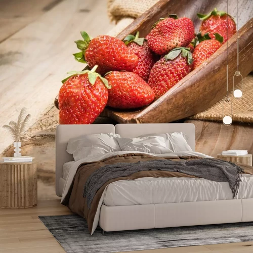 Sticker Dekorative Erdbeeren auf einem Holztisch