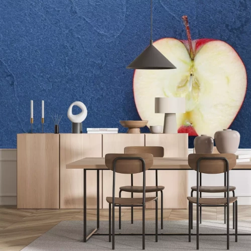 Sticker Halber Apfel auf dunkelblauem Hintergrund