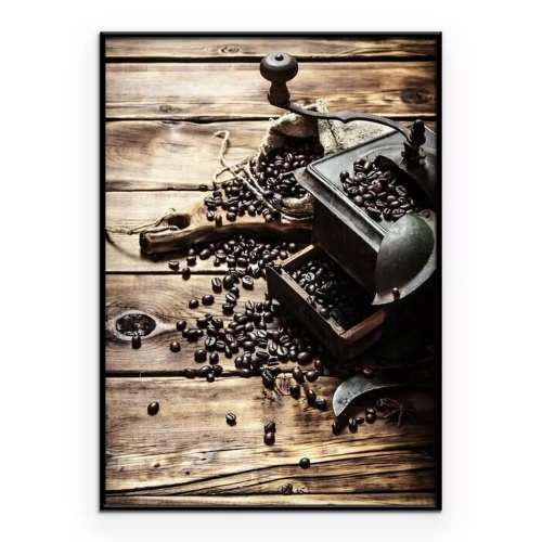 Poster Eine klassische Handmühle, umgeben von verstreuten Kaffeebohnen.