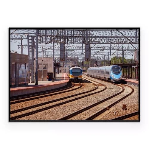 Poster Zug auf der Plattform des Bahnhofs in Gdynia, Polen.