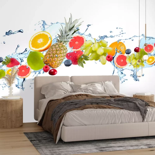 Sticker Frische Früchte fallen in Wasser splash, isoliert auf weißem Hintergrund