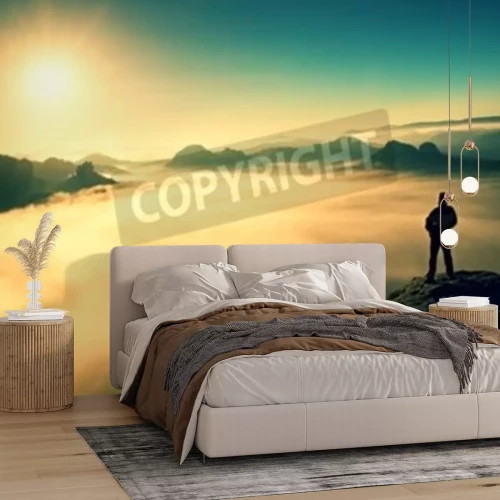 Fototapete Mensch und Sonnenaufgang über Wolken