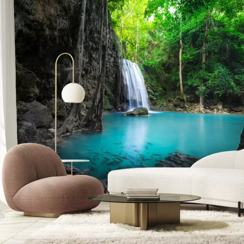 Fototapete Wasserfall mitten im Dschungel