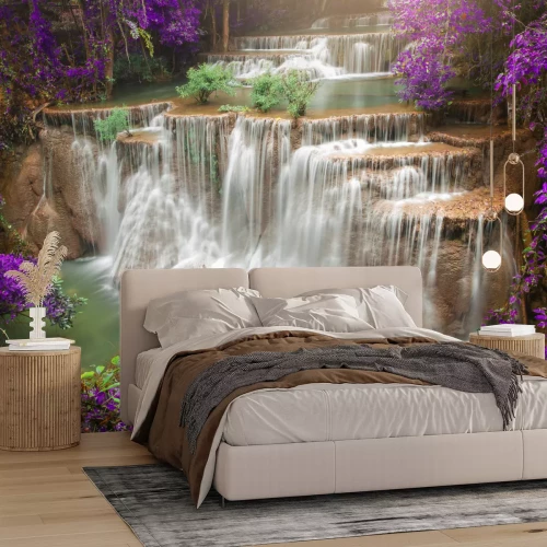 Fototapete Wasserfall im Wald im Herbst