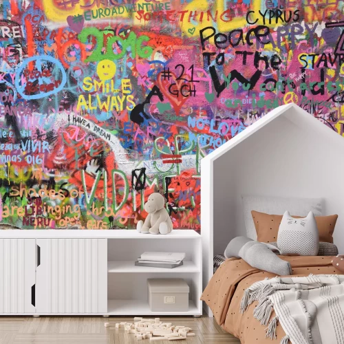 Fototapete Graffiti mit bunten Schriftzügen an der Wand