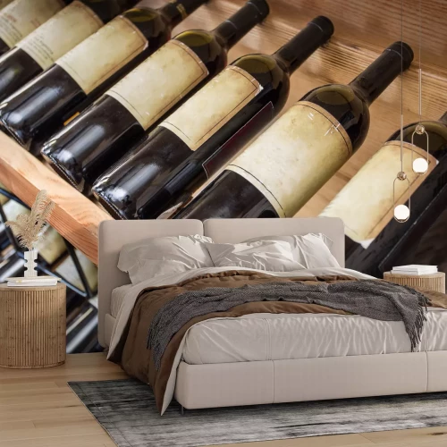 Fototapete Weinflaschen auf Holzregal platziert