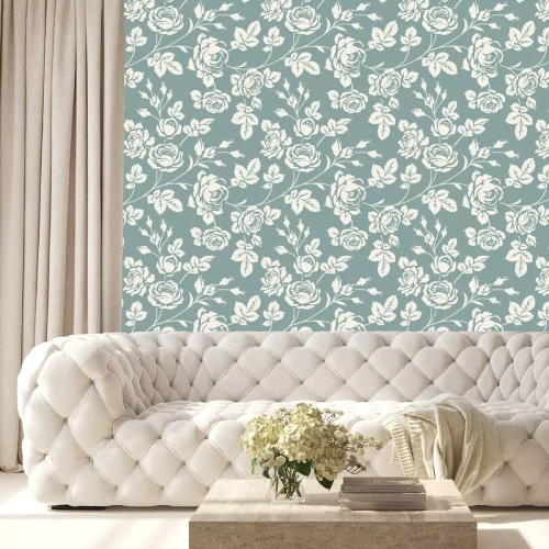 Tapete Rosen wei? auf blassblauem Hintergrund