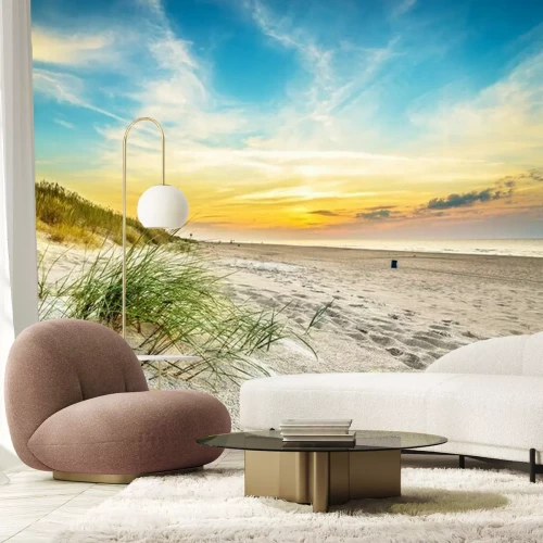 Fototapete Sanddünen gegen den Sonnenuntergang Licht am Strand in Nordpolen