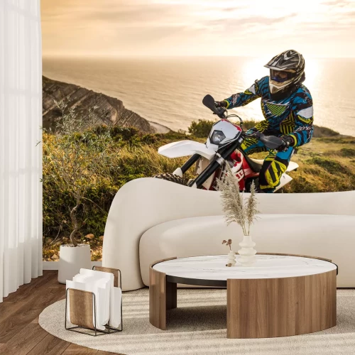 Fototapete Motorradfahrer in den Bergen im Hintergrund Seegras
