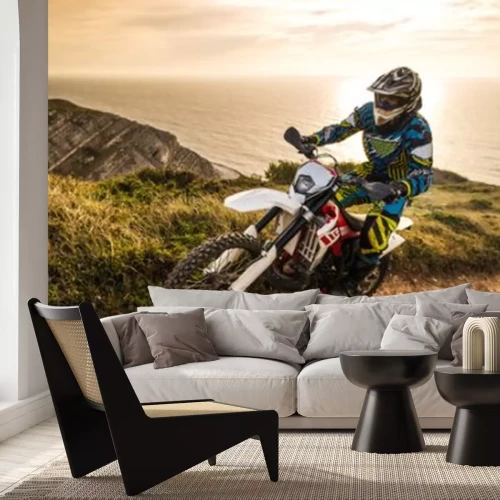 Fototapete Motorradfahrer in den Bergen im Hintergrund Seegras