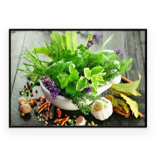 Poster Eine Mischung aus frischen Kräutern und Gewürzen auf einer hölzernen Arbeitsplatte