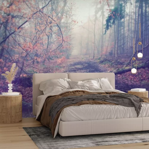 Fototapete Straße durch einen nebligen Wald