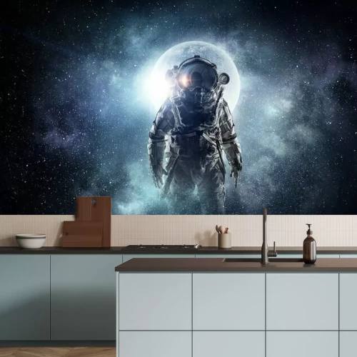 Fototapete Astronaut steht vor dem Hintergrund der Sonne