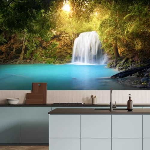 Fototapete Wasserfall im sonnigen Dschungel