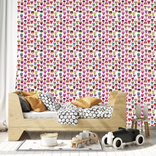 Tapete Muster mit bunten Eulen