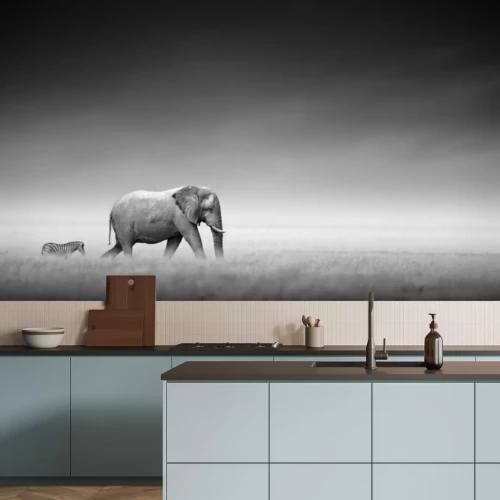 Fototapete Ein Elefant und ein Zebra laufen im hohen Gras