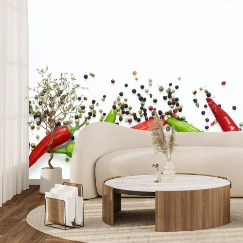 Fototapete Scharfe Paprika und Pfefferkörner auf weißem Hintergrund