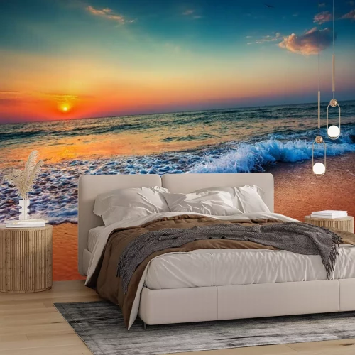 Fototapete Sonnenaufgang und Wellen am Meer