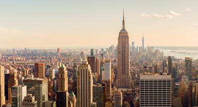 Fototapete Manhattan Midtown Skyline mit beleuchteten Wolkenkratzern bei Sonnenuntergang. NYC, USA