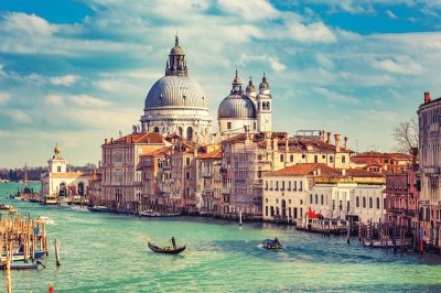 Fototapete Kanal mit der majestätischen Basilika Santa Maria