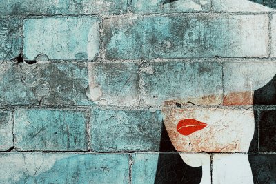 Fototapete Gesicht einer Frau an Mauer gemalt