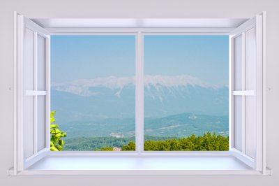 Fototapete Ein Fenster mit Blick auf eine Berglandschaft
