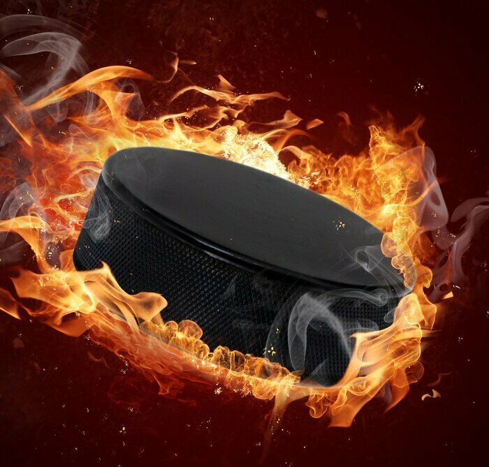 Sticker Hot Hockey Puck in Feuer Flamme