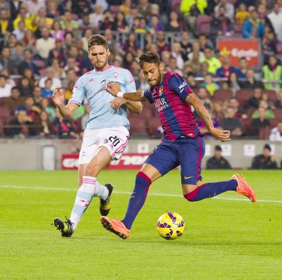 Fototapete Neymar kämpft um den Ball
