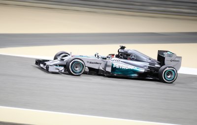 Fototapete Mercedes F1-Auto fährt