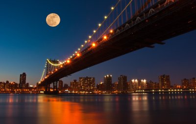 Poster Mond über der Manhattan-Brücke