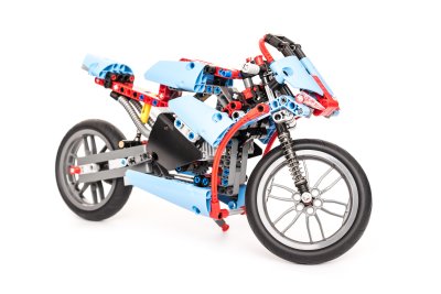 Sticker BUKAREST, RUMÄNIEN - 20. JANUAR 2015: Lego Technic Motorcycle Isolated. Technic ist eine Linie von Lego, die Kunststoffstangen und -teile miteinander verbindet und fortschrittliche Modelle mit komplex