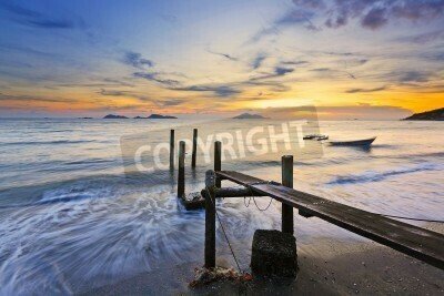 Fototapete Verwahrloster Steg am Strand