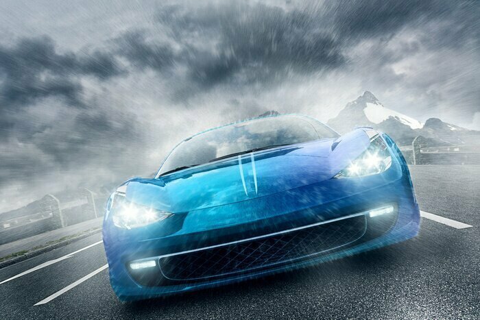 Fototapete Blaues Auto fährt im Regen