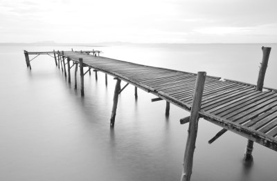 Fototapete Alter schwarz-weißer Steg
