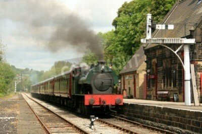 Fototapete Zug bei Bahnstation