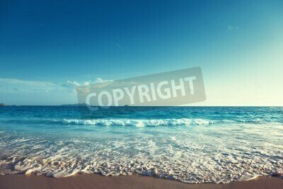 Fototapete Schäumende Wellen am Strand