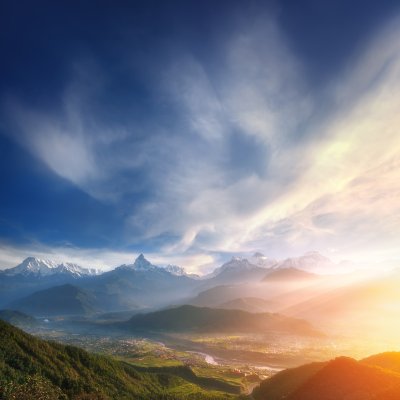 Fototapete Sonnenaufgang im Bergtal
